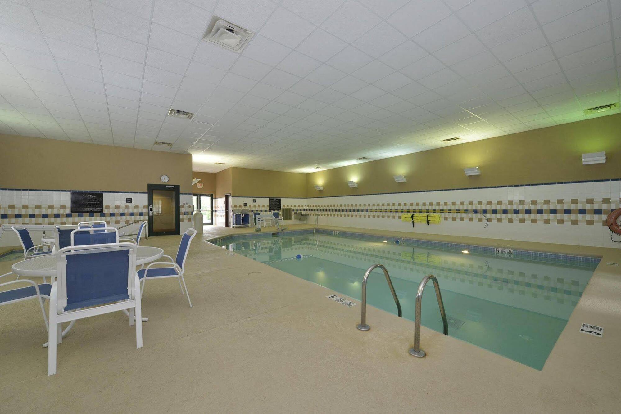 Hampton Inn East Aurora Esterno foto